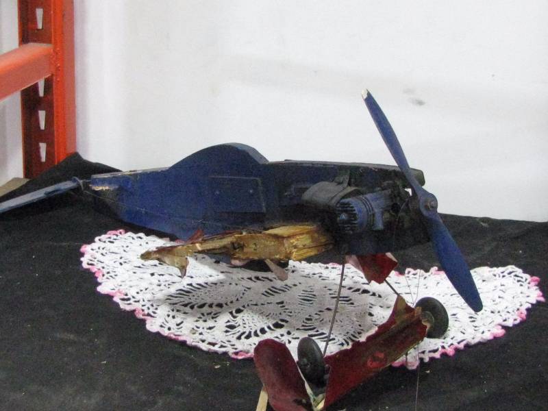 lot 96 image: Model Airplane