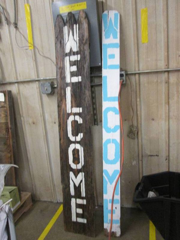 Lot of 2 Reclaimed Wood Welcome Sig...