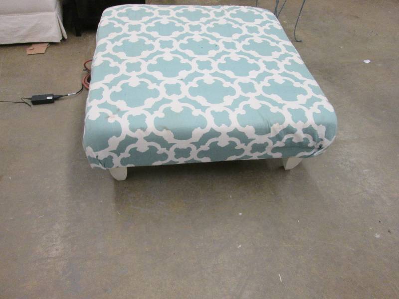 Large Ottoman one leg needs repair...
