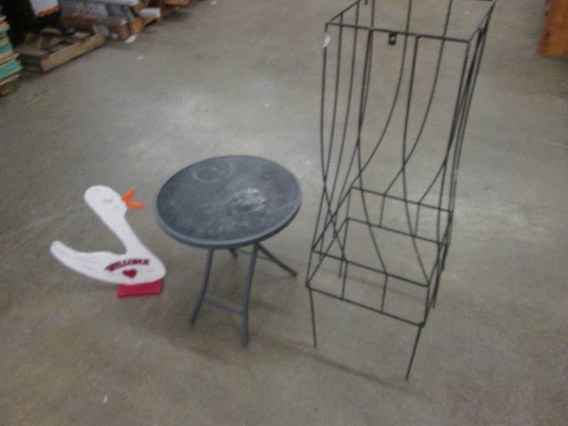 Lot of 3 Table, Welcome Duck, Meta...