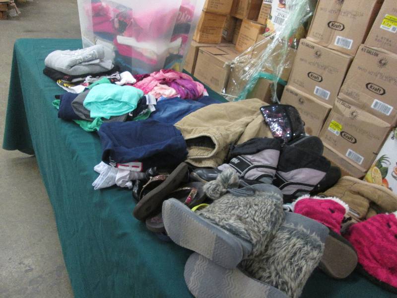 Large Lot of Girls Clothes in Stora...