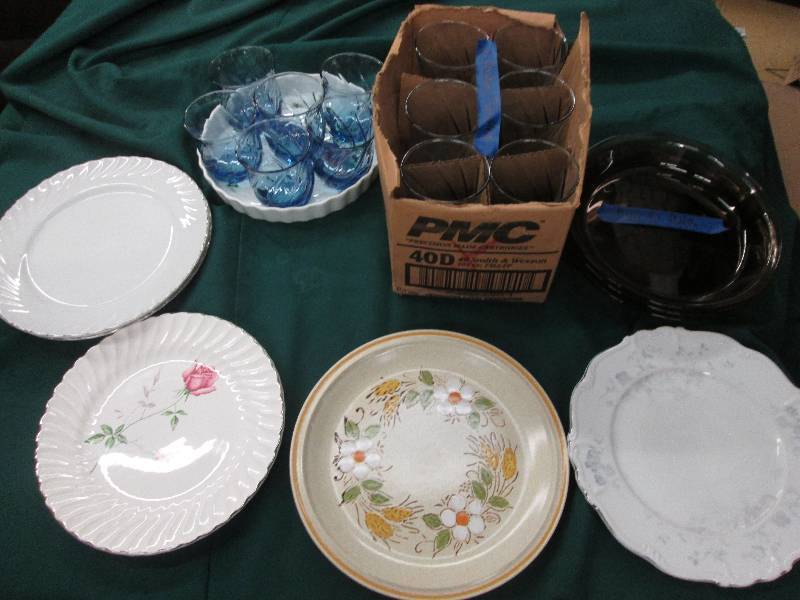 3 Pyrex Pie Plates , 6 Blue Bar Gla...