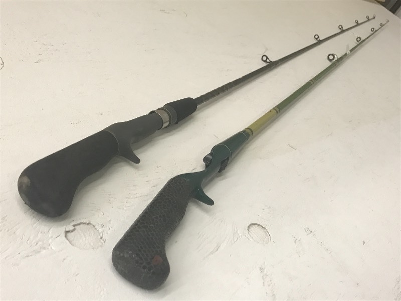lot 6 image: Lot Of (2) 5.5 Medium Action Casti...