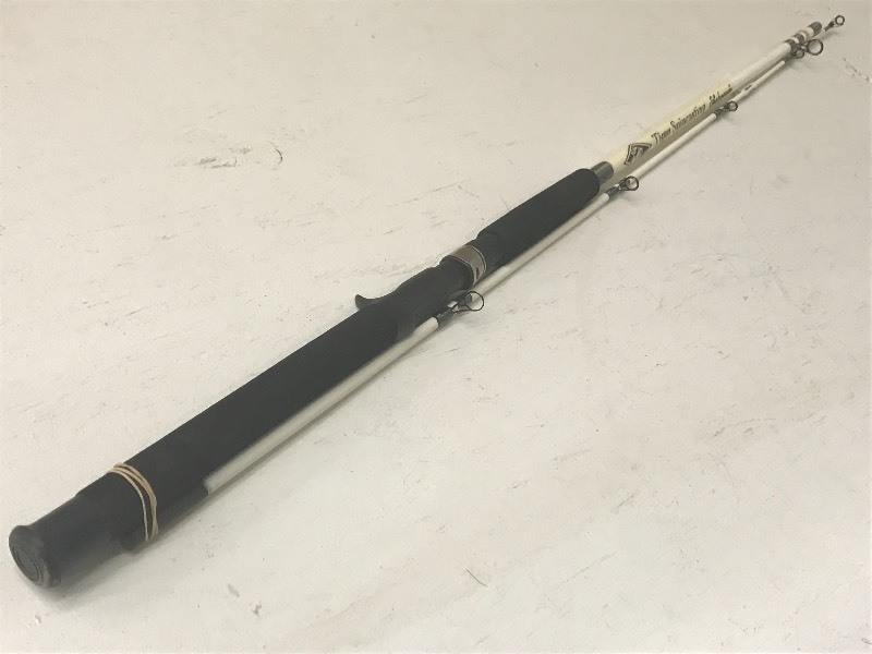 lot 16 image: Shakespeare Tiger SportCasting Two-...