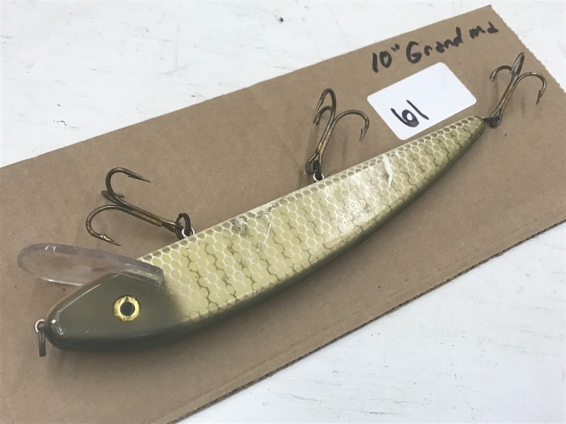 lot 61 image: 10 Grandma Muskie Lure ...