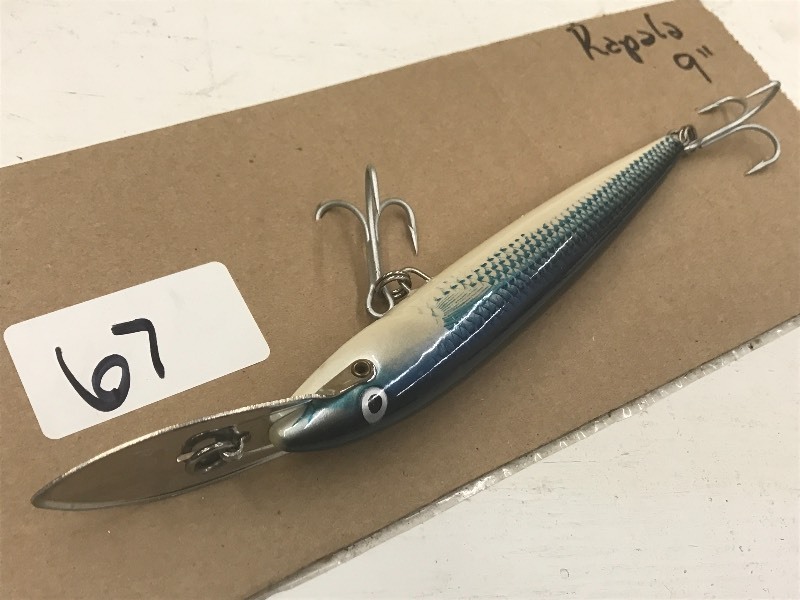 lot 67 image: 9 Rapala Muskie Lure ...