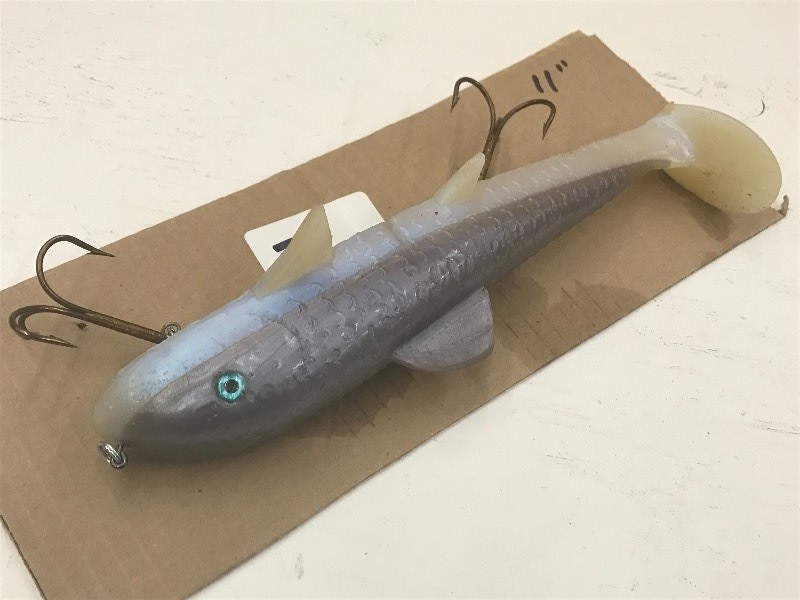 lot 79 image: 11 Muskie Soft Bait Lure ...