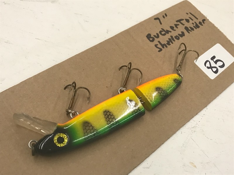 lot 85 image: 7 Buchertail Shallow Raider Muskie...