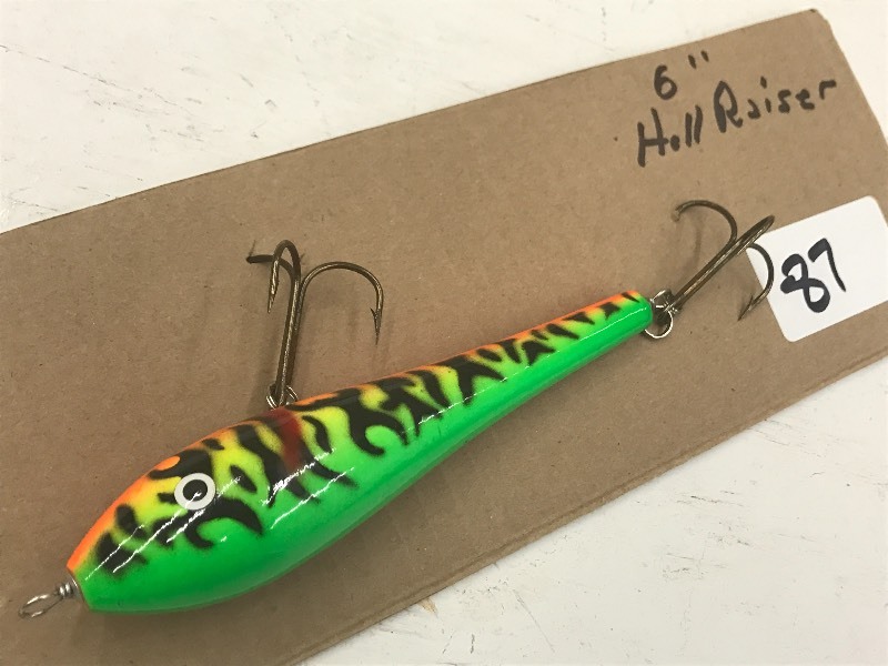 lot 87 image: 6 Hell Raiser Muskie Lure ...