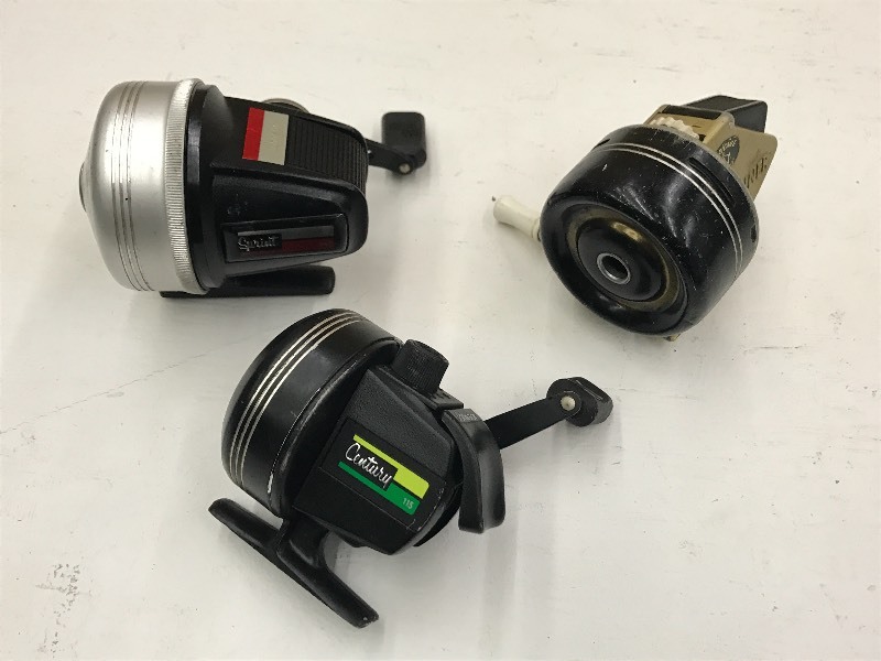 lot 146 image: (3) Assorted Vintage Fishing Reels ...