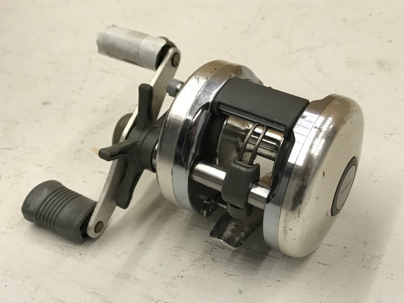 lot 151 image: Shimano Corsair CS200 Casting Reel ...