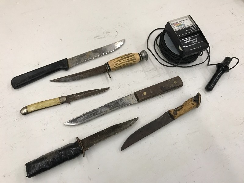lot 160 image: Lot Of (6) Vintage Knives & Color S...