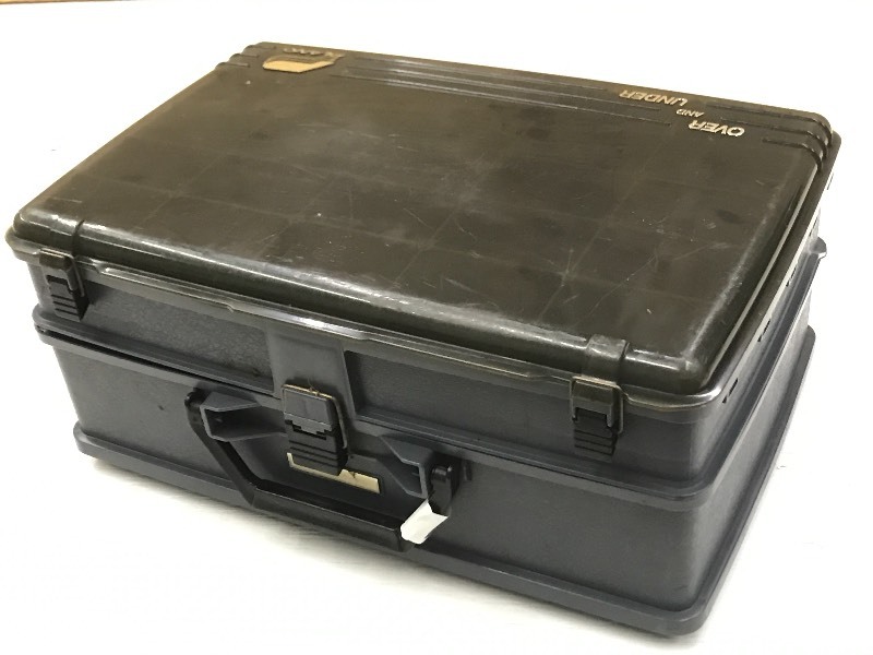 lot 174 image: Plano Over & Under Plastic Tackle B...