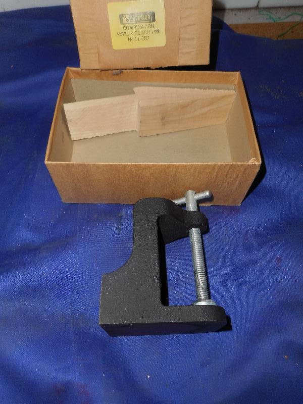COMBINATION ANVIL AND BENCH PIN