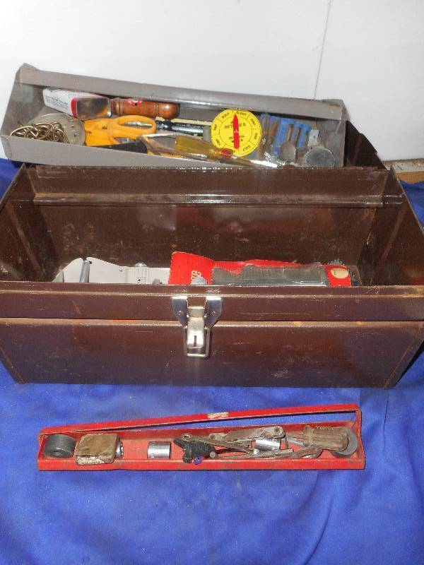 METAL TOOL BOX