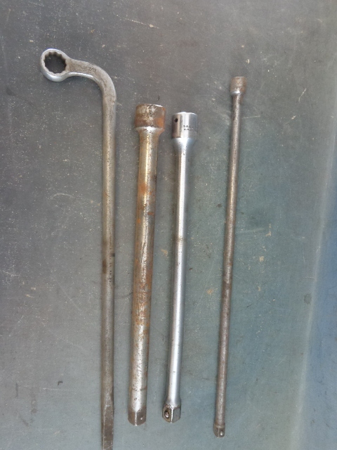 lot 2 image: Extensions and Wrench