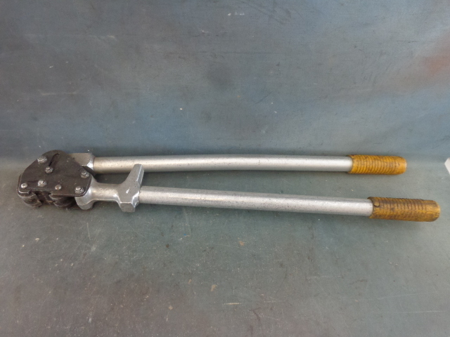 lot 22 image: Banding Tool