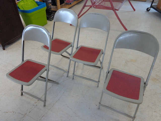 lot 26 image: Folding Chairs