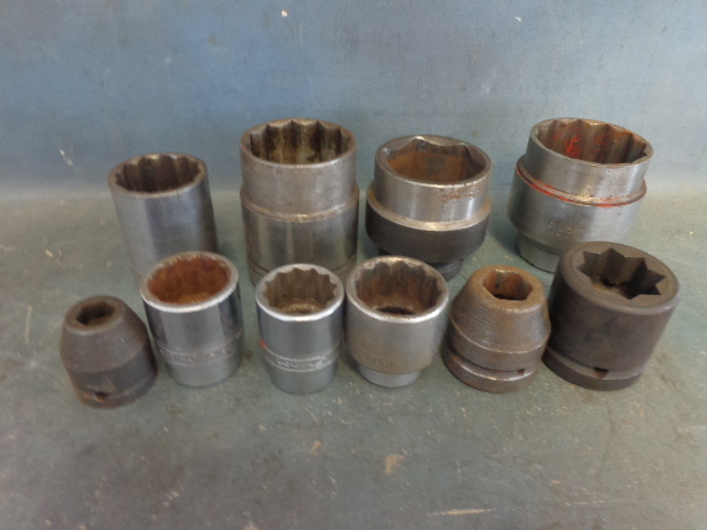 lot 46 image: Sockets