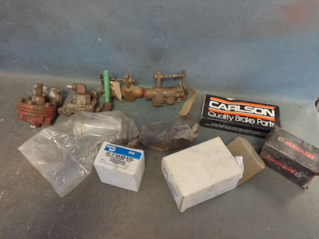lot 52 image: Parts box