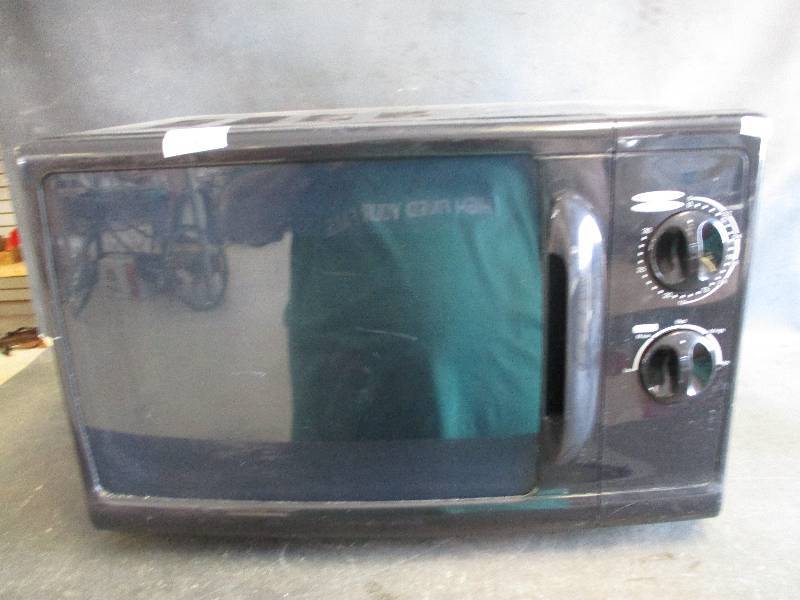 lot 70 image: 12V Microwave Oven