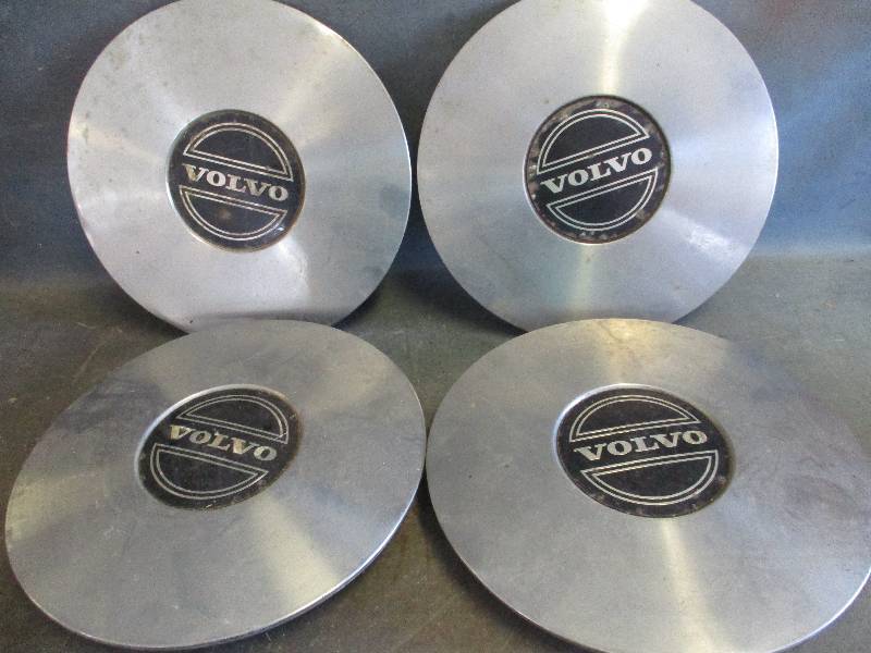 lot 73 image: Volvo Hub Caps