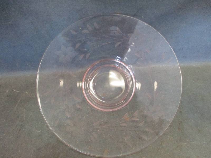lot 96 image: Pink Centerpiece Bowl