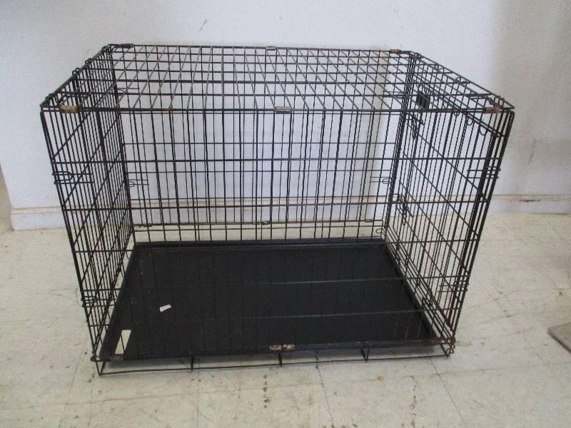 lot 115 image: Large Pet Kennel