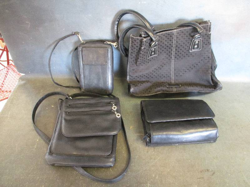 lot 122 image: Womens Purses