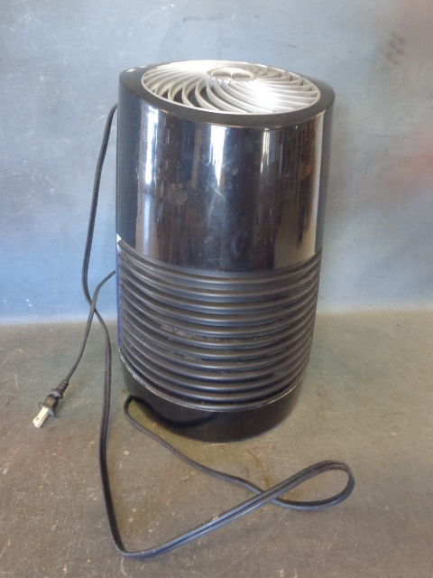 lot 138 image: Vornado Humidifier