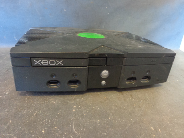 lot 149 image: Xbox Video Game Console