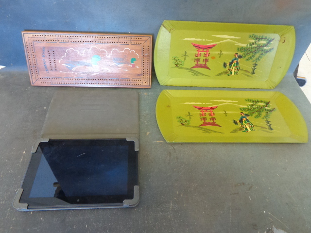 lot 152 image: Amazon Kindle, Cribbage Board and Trays