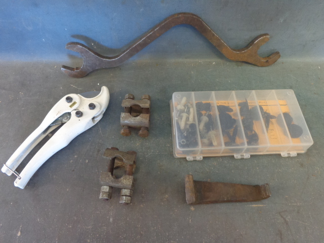 lot 157 image: PVC cutters, Cable Clamps and more