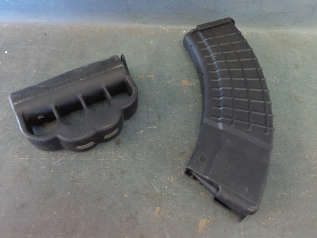 lot 160 image: Stun Gun and gun clip