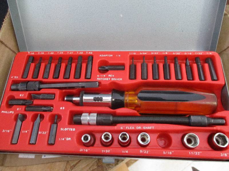 lot 159 image: Screwdriver set