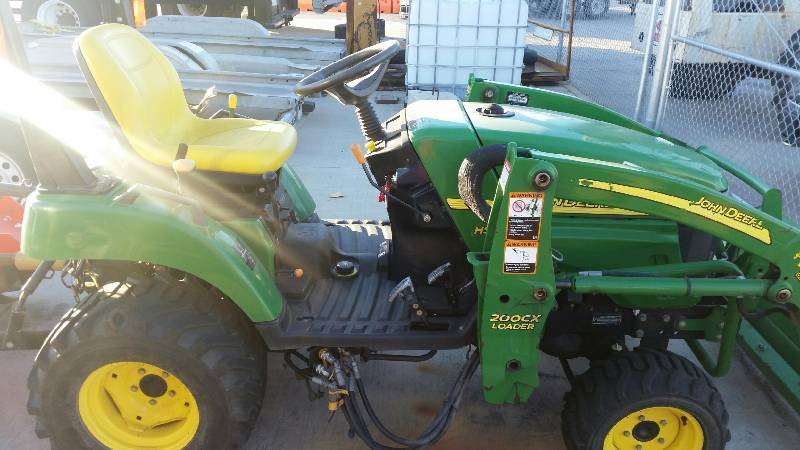 lot 5 image: 2008 John Deere 2305