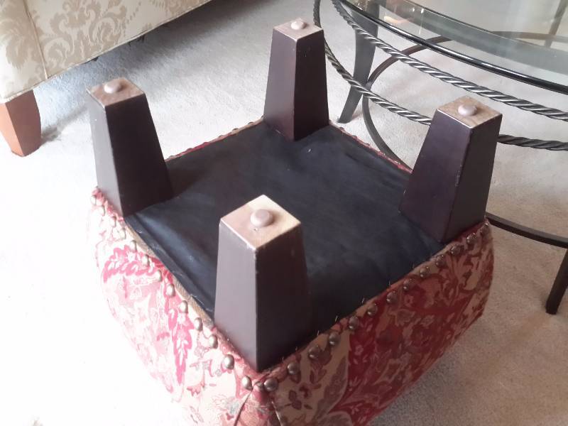 lot 6 image: Small Ottoman with heavy wood legs