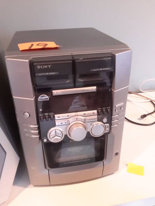 lot 19 image: SONY Stereo.. Cassette, AMFM, CD.. 2 Speakers as shown.. Tested and works