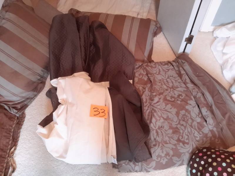 lot 32 image: King Size Bedding Duve Coer, Pillow Shams, Pillows.. Purchased as Restoration hardware