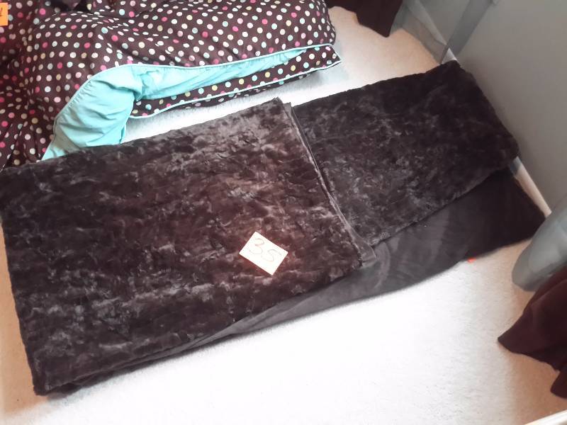 lot 35 image: Full Size, Almost like fur, Duve Cover..