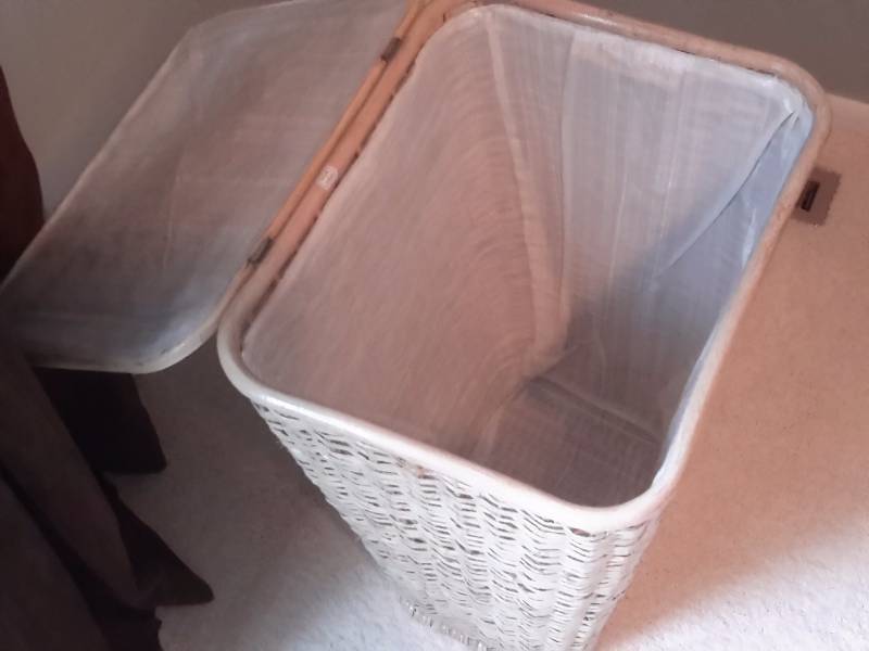 lot 36 image: Wicker laundry Basket