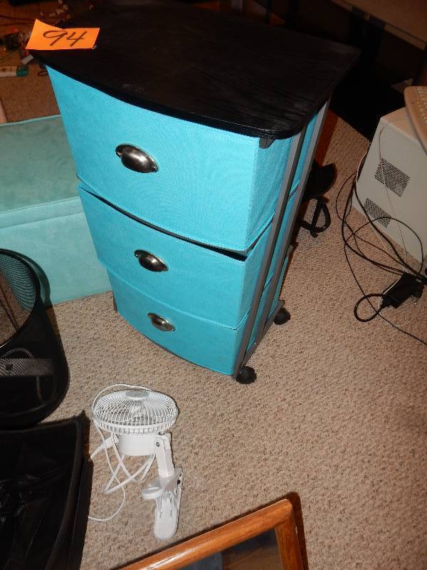 lot 94 image: Set up a dorm room.. Look at the pictures. All nice stuff