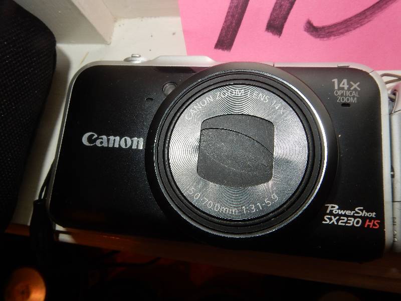 lot 115 image: 2 Digital Cameras.. 1 Canon, 1 sony Cyber shot.. 1 case.. Untested