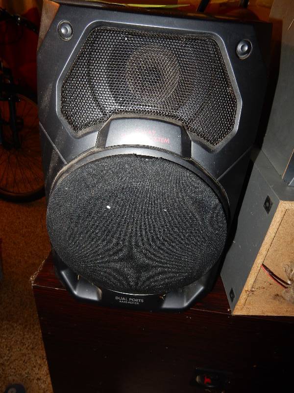 lot 144 image: 5 speakers as shown.
