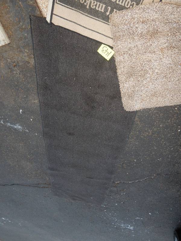 lot 143 image: 3 Rugs as shown. .Includes 8 ft long runner.. Good shape