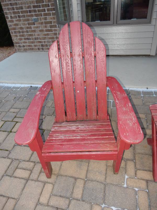 lot 142 image: 2 Adirondac Chairs and table.. These are very sturdy but need some paint.