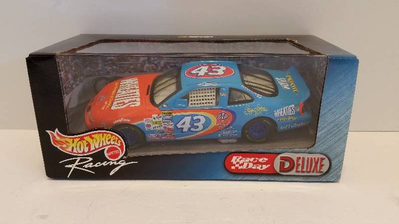 lot 24 image: 2000 Hot Wheels 124 Scale #43 John Andretti Wheaties Pontiac Grand Prix 124 Scale