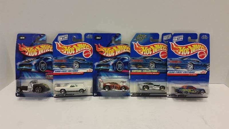 lot 40 image: Lot of (5) Hot Wheels Cars in Original Packaging - See Pictures for Styles and Series