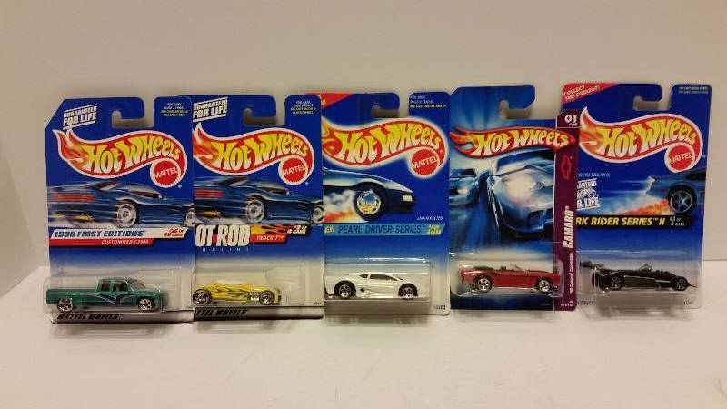 lot 20 image: Lot of (5) Hot Wheels Cars in Original Packaging - See Pictures for Styles and Series