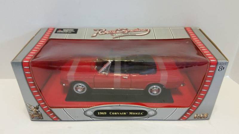 lot 63 image: Road Legends 118th Scale 1969 Corvair Monza Die Cast Metal Car in Original Box